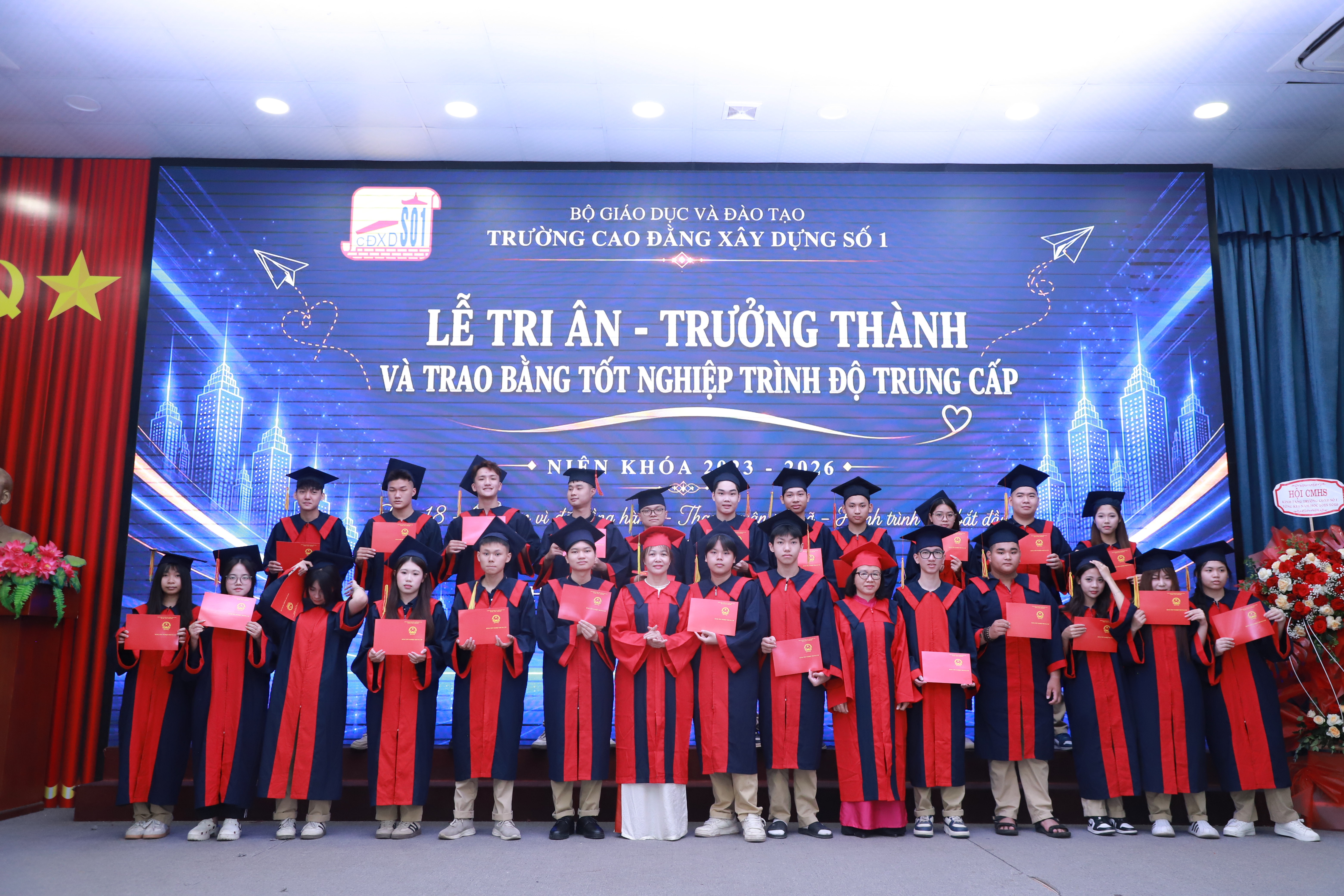 XÚC ĐỘNG LỄ TRI ÂN VÀ TRƯỞNG THÀNH HỌC SINH KHỐI 12 NIÊN KHÓA 2023 – 2026 CỦA TRƯỜNG CĐXD SỐ 1